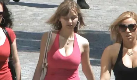 La bionda vecchie troie pelose si è permessa il sesso con un bravo ragazzo.