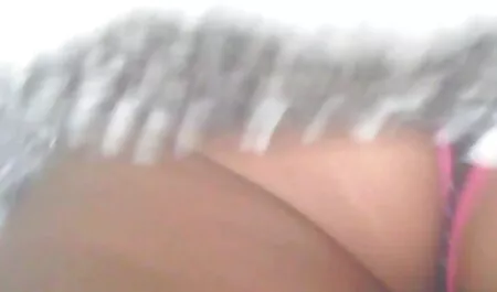 Una bella ragazza porno nonne troie visita il suo vicino di casa.