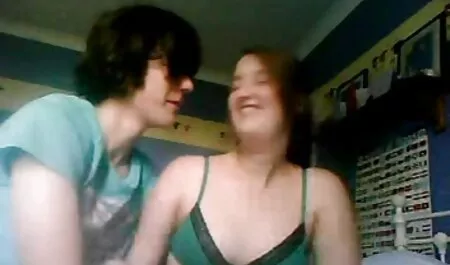 Carino video porno gratis nonne troie slim con tette piccole ad un amico