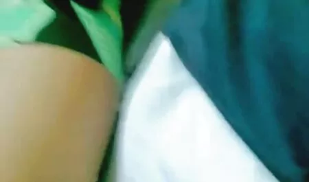 Ragazza schizza porno vecchie troie con un cum
