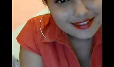 I due uomini si divertono con film porno di vecchie troie le ragazze,