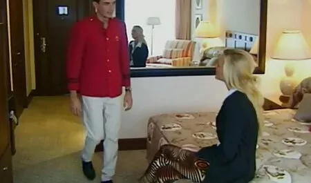 Le ragazze si divertono nonne puttane con i loro amici.