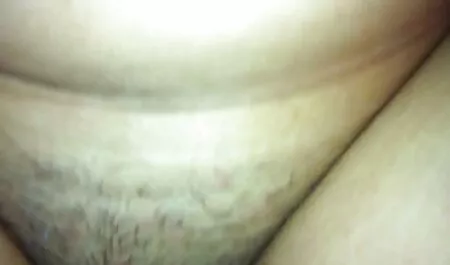 L'uomo con due amiche sul tavolo della cucina. video porno di vecchie porche