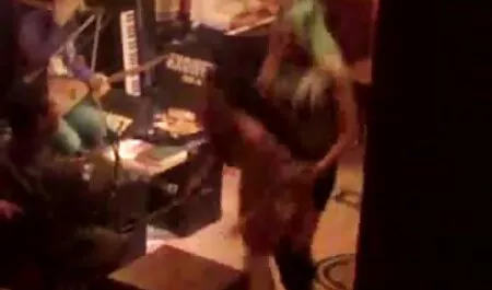 Barista come l'inferno nonne troie porno allo stesso tempo.