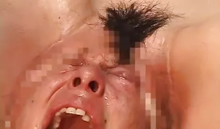 L'ha beccata con un pene. vecchie tettone troie
