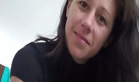 Le vecchie troie pelose ragazze aiutano gli uomini