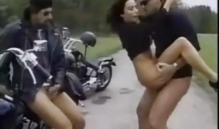 Un uomo nella stanza sul retro, una troie nonne ragazza è andato al casting