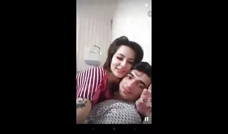 Bello ha accettato di incontrare i vicini. vecchie troie tettone