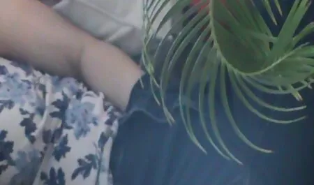 Gli sposi iniziano a registrare il youporn nonne porche video e lo riscaldano.