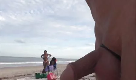 Due ragazze bionde con vecchie troie napoletane gay,