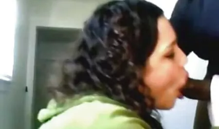 La guardia ha deciso vecchie troie di pasticciare con un dipendente ubriaco in una casa di lusso.
