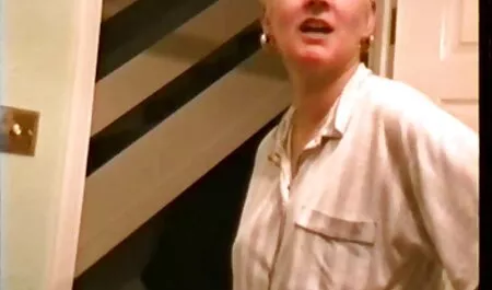 Il bellissimo uomo dorme con un video nonne troie gratis coma affascinante