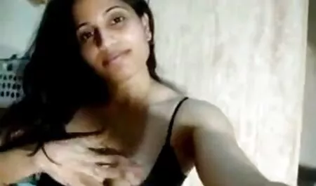 Una coppia fare un film a casa nella stanza vecchie troie grasse bella.