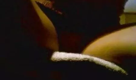 Una vecchie troie porno gratis giovane ragazza affascinante