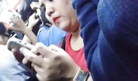 Una giovane ragazza ha un orgasmo dopo un accoppiamento nonne porche inculate