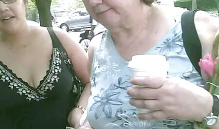 Due ninfe con un cavallo vecchie nonne troie maschio