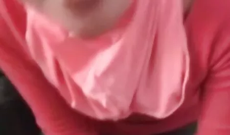 Ragazza con grandi nonne super troie tette