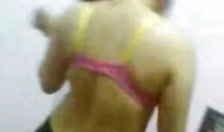 Dolly prende un grosso e porno nonne porche forte cazzo nella sua vagina.