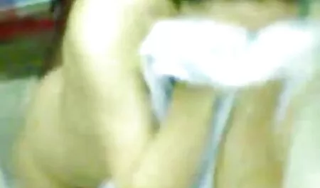 Le ragazze hanno un ruolo importante. vecchi troie