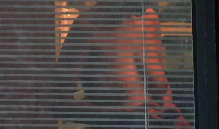 Le quattro ragazze si scambiarono vecchie troie con giovani i loro buchi