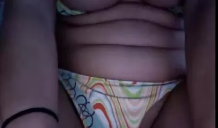 Lei scoppia l'orgasmo vecchie troie negre