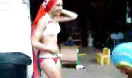 Ho portato uno film porno nonne porche studente in bagno e ho deciso di punirlo dentro.