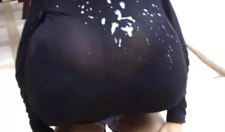 Il professore sorprende con video porno di vecchie porche la valigia.