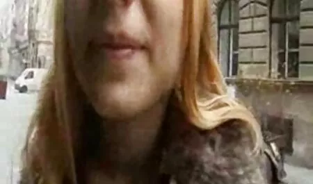 Una donna presa da un uomo di vecchie troie da monta colore