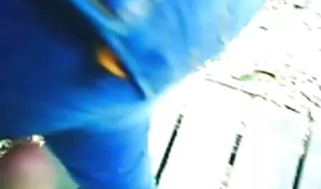 Un giovane studente video porno nonne zoccole cazzo in bagno .
