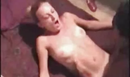 Per cominciare, dormo con una ragazza, nel nonne troie italiane mezzo del petto.